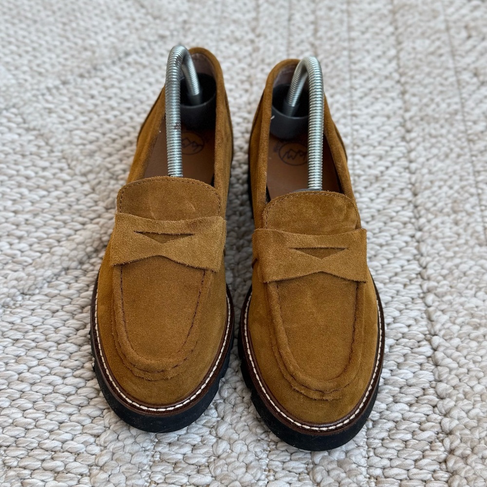 This is a pair of White Mountain Gunner women's lug sole loafers size 8 - Picture 2 of 9